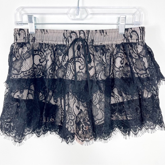 Flannel Lily Tiered Lace Micro Mini Skort Size Medium Black...